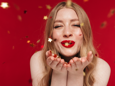 Glow Up for the Holidays: Radiant Skin Tips for the Festive Season